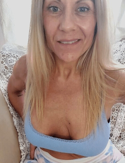 Milf coquine en manque du sexe